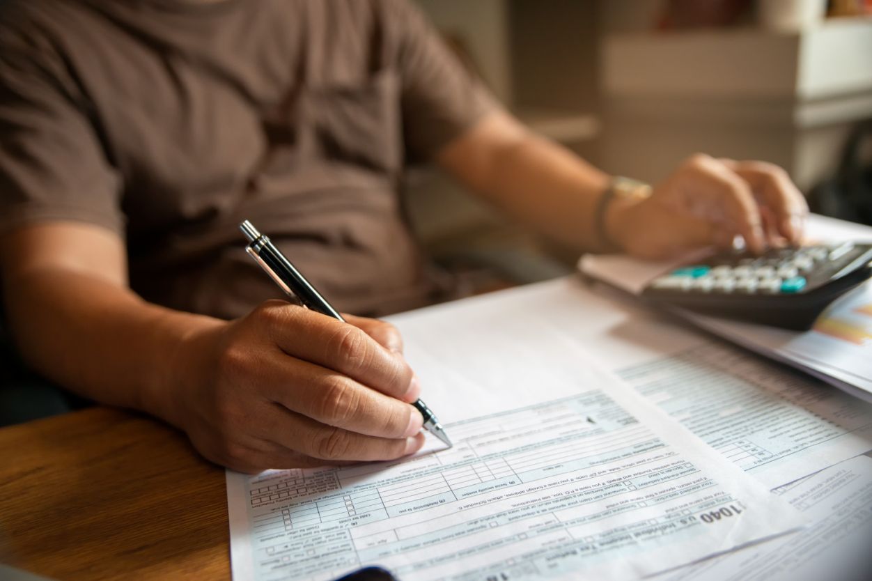 How to File Taxes as a Real Estate Agent